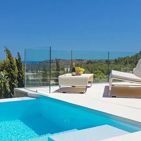 Impeccable 4-bed